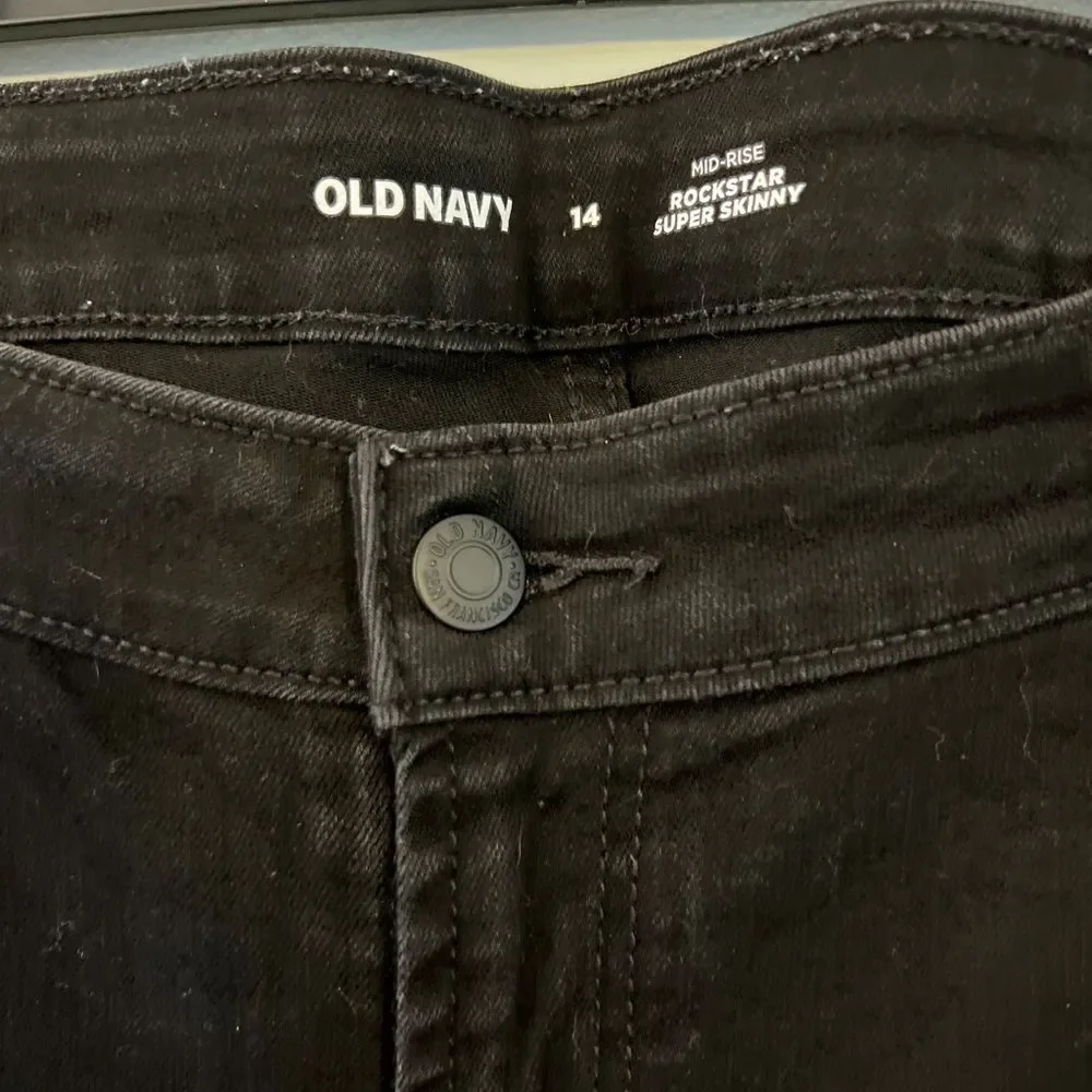 Old Navy Women’s 14 Distressed Black Ankle Jeans
